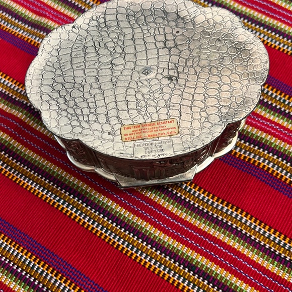 Silver jewelry box 5.5 x 4.5 by Eleanor Claire made in Japan - Picture 2 of 6